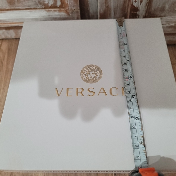 NEW VERSACE Gift Box - Picture 11 of 11